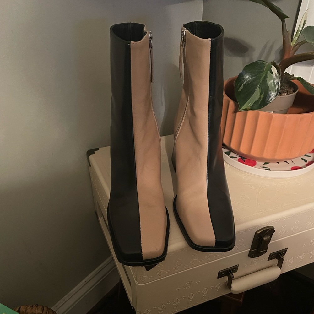 ALOHAS booties never worn